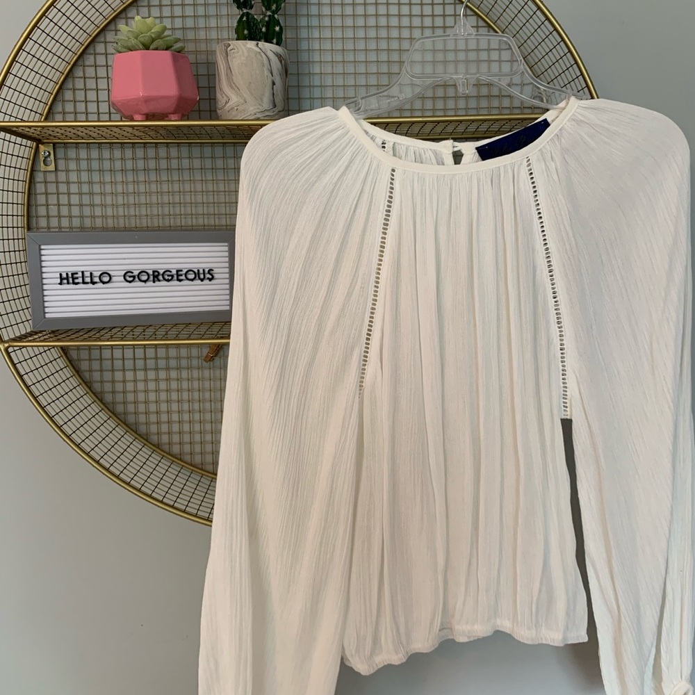 white blouse - Picture 2 of 6